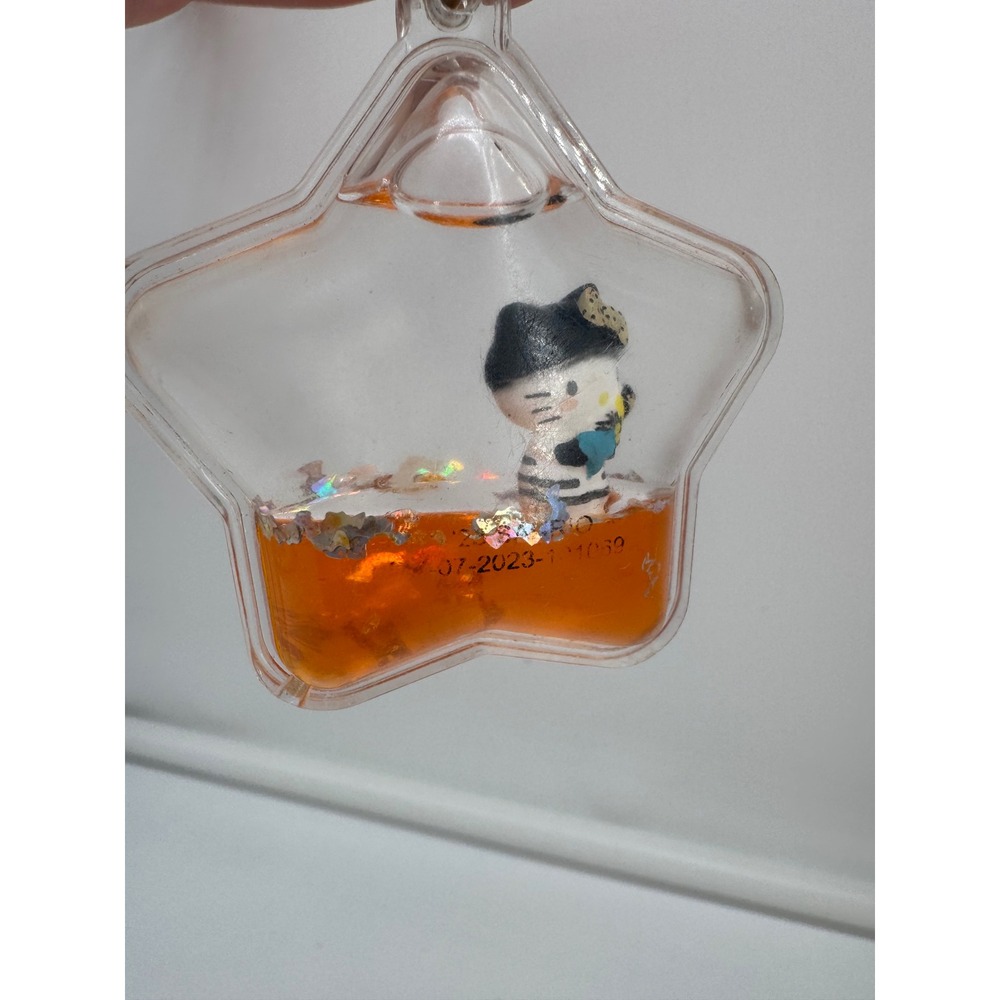 Sanrio Tsunameez Halloween Hello Kitty Floating Liquid Keychain – 2023